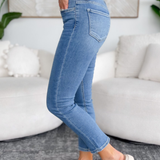 Karsyn Mid Rise Slim Streight Vervet Jeans