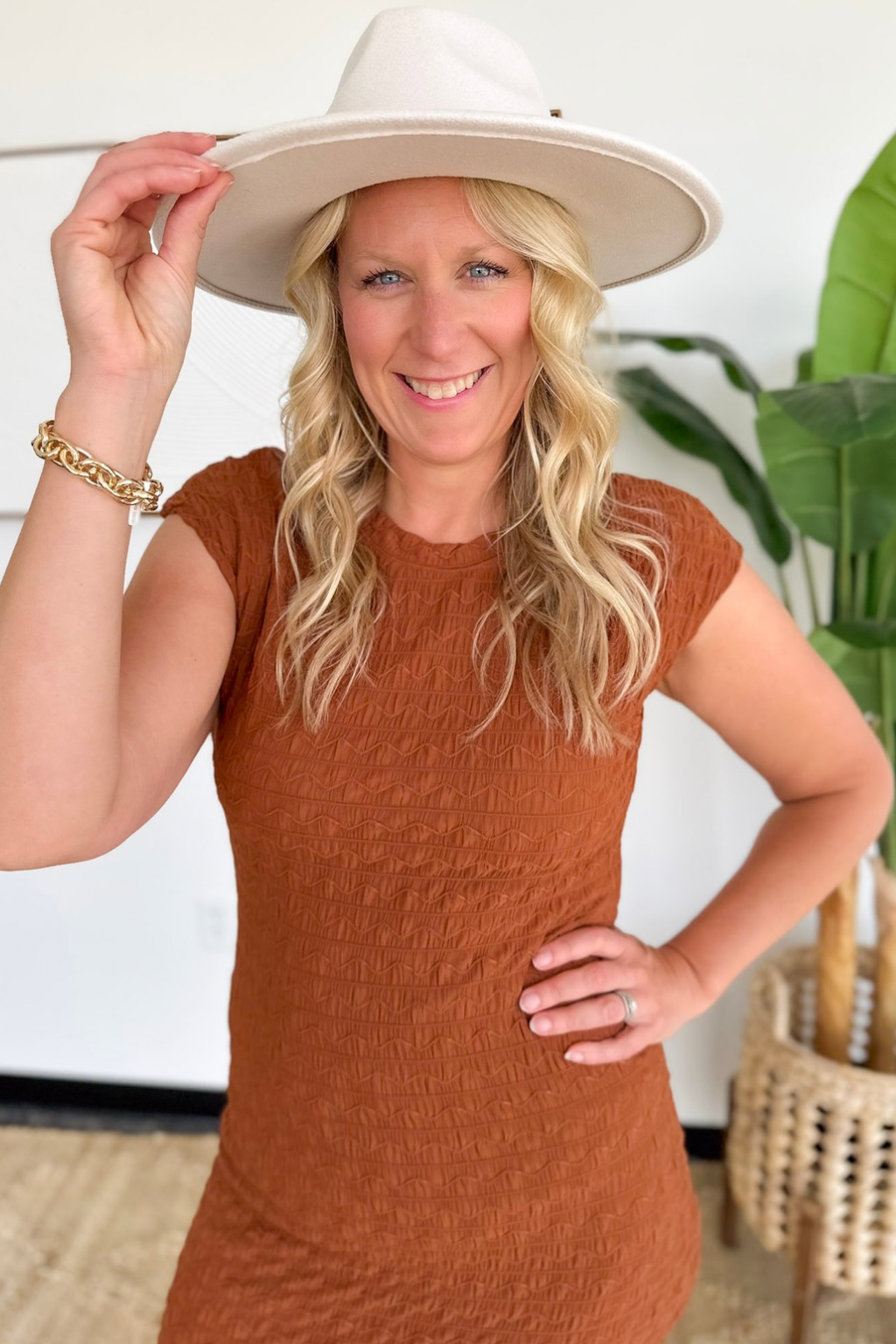 Cinnamon Textured Short Sleeve Midi Dress