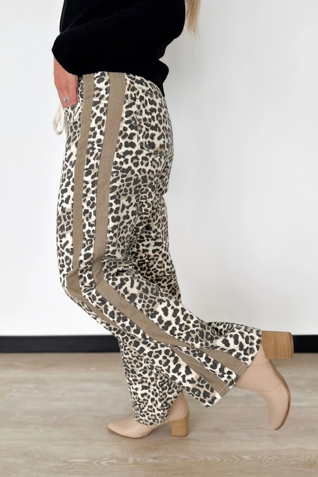 Sophie Contrast Slouchy Straight Leg Leopard Jeans