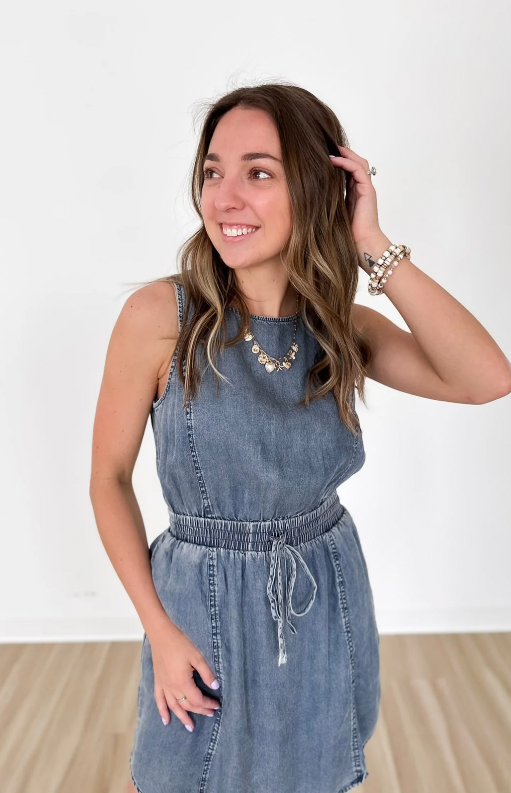 Sleeveless Denim Mini Dress Medium Sleeveless Denim Mini Dress Medium