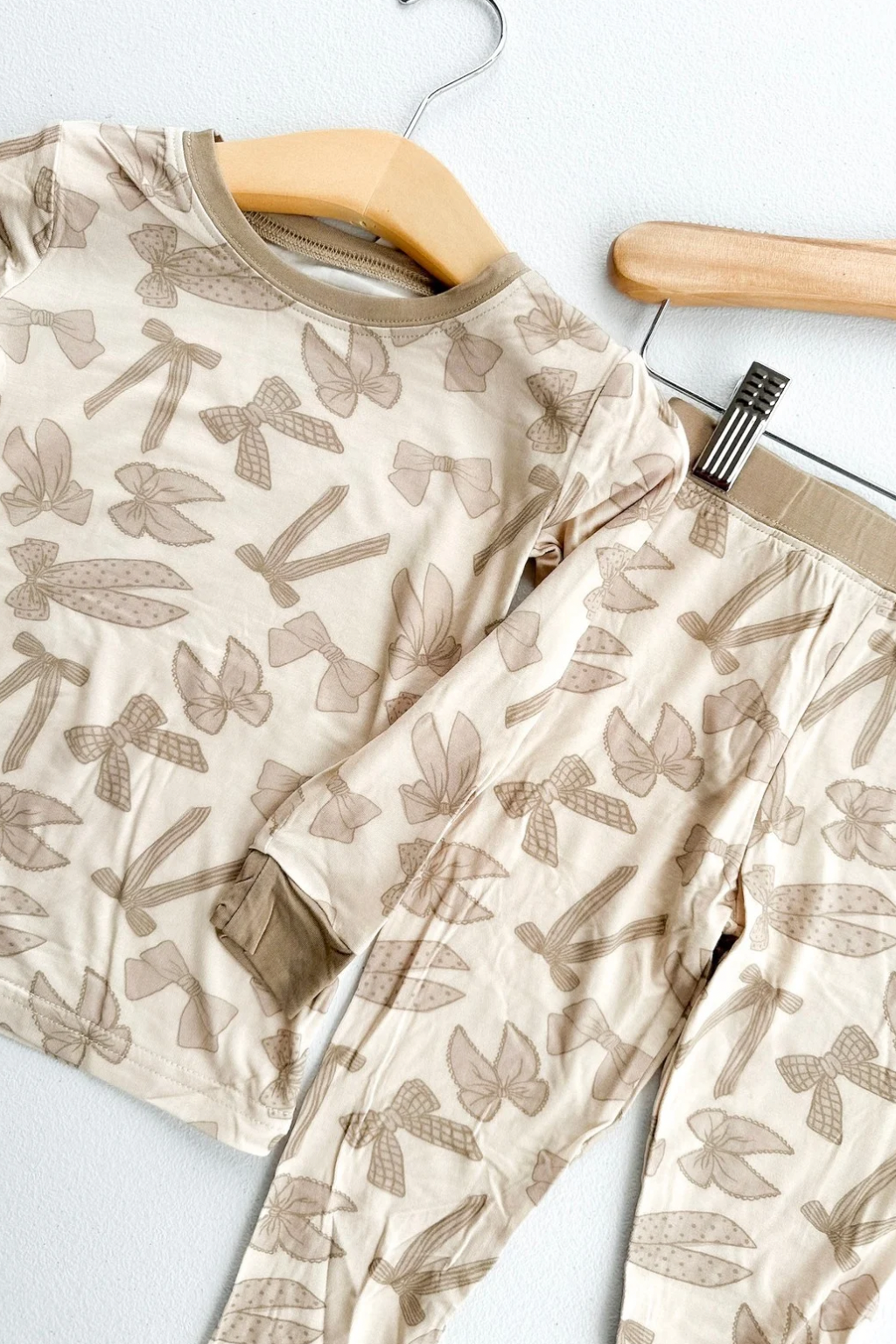 Neutral Bows Two-Piece Set