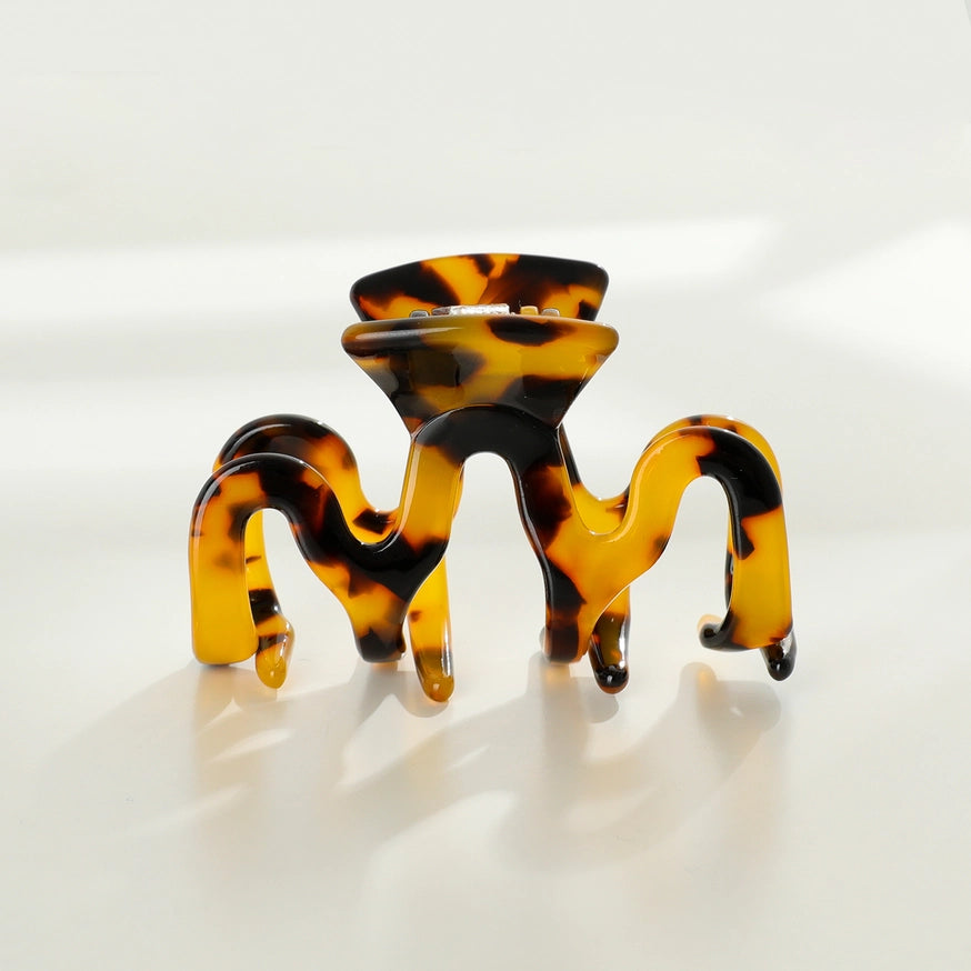 Esme Small | Classic Wavy Claw Clip